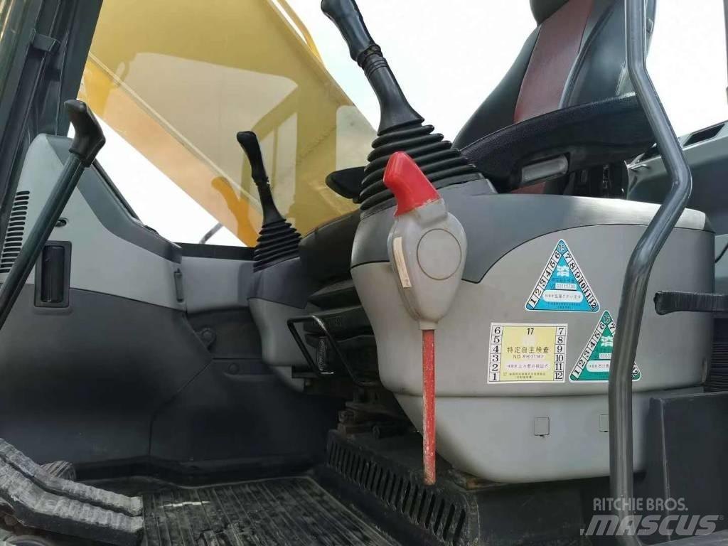 Komatsu PC 200 حفارات زحافة