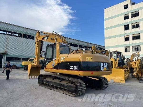 CAT 320 C حفارات زحافة