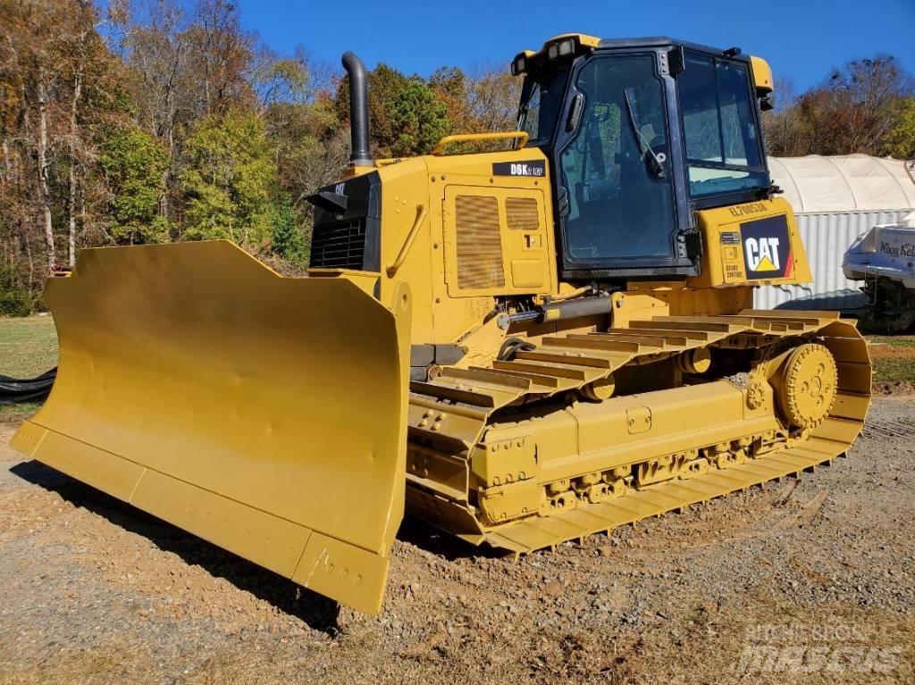 CAT D 6 K 2 LGP بلدوزرات مجنزرة