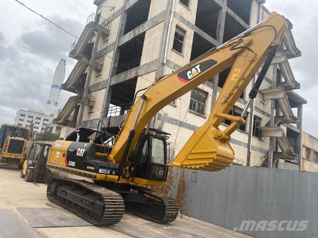 CAT 320 D حفارات زحافة