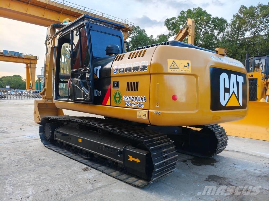 CAT 320D2 حفارات زحافة