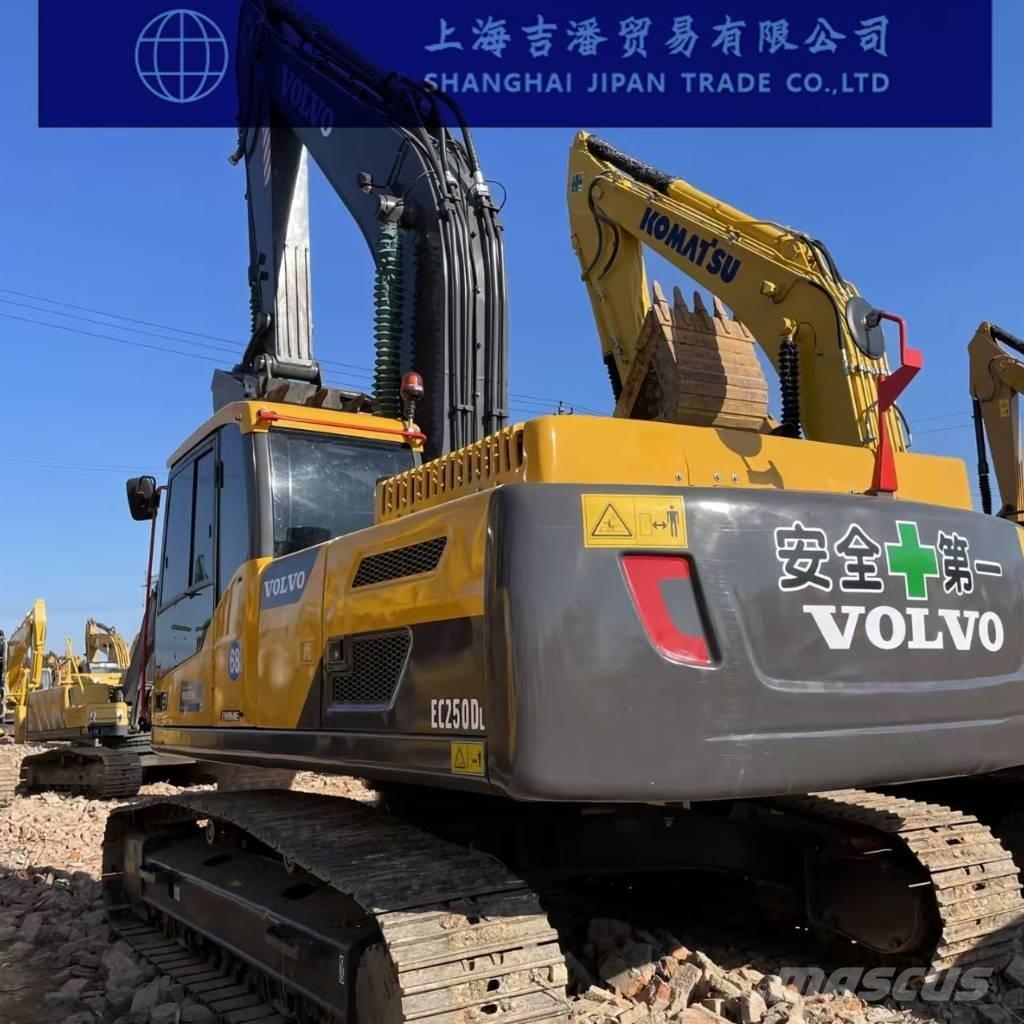 Volvo EC 250 D حفارات زحافة