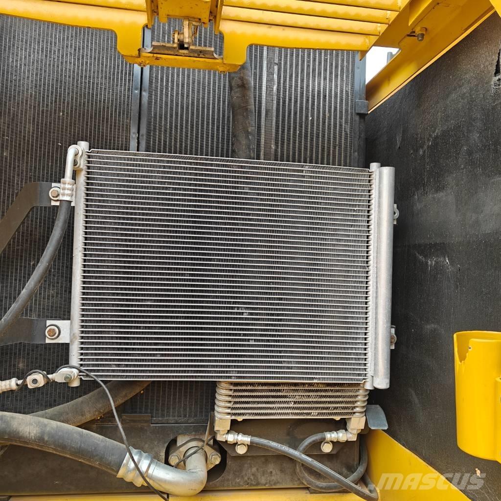 Komatsu 220-8 حفارات زحافة