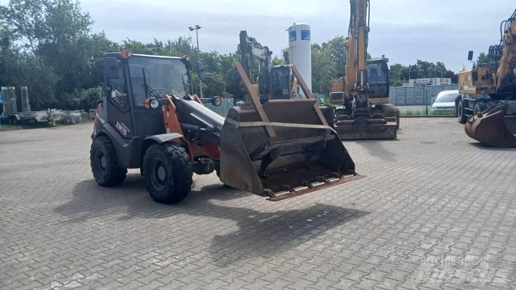 Hitachi ZW 75 لوادر بعجل