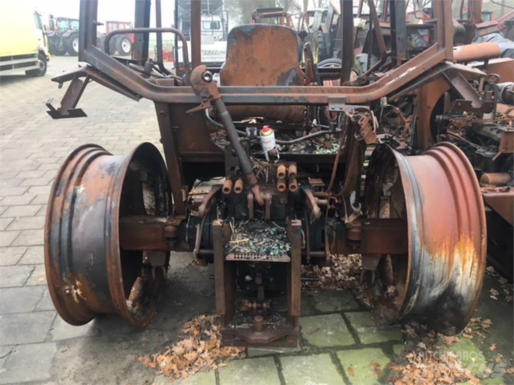 New Holland TL100A الجرارات