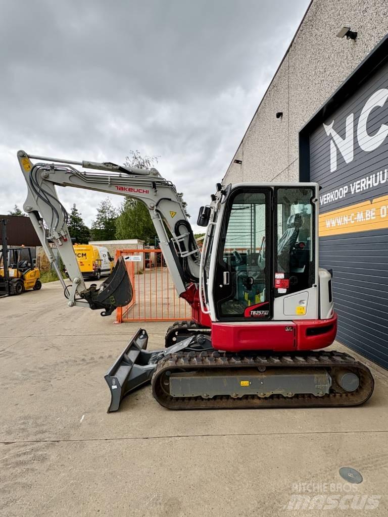 Takeuchi TB 257 FR حفارات صغيرة أقل من 7 طن (حفارات صغيرة)