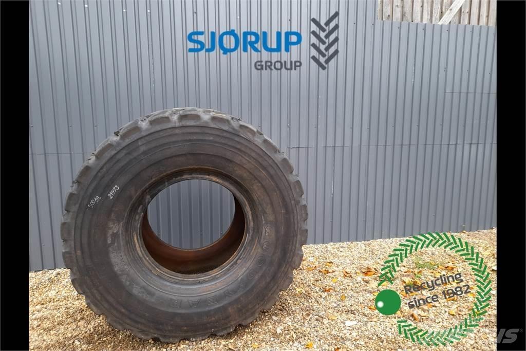 Volvo L180 F Tire الإطارات والعجلات والحافات
