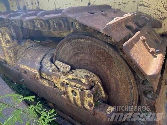 CAT D 8 K بلدوزرات مجنزرة
