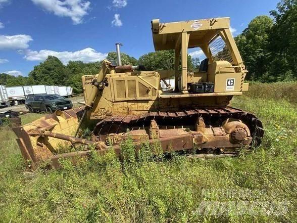 CAT D 8 K بلدوزرات مجنزرة