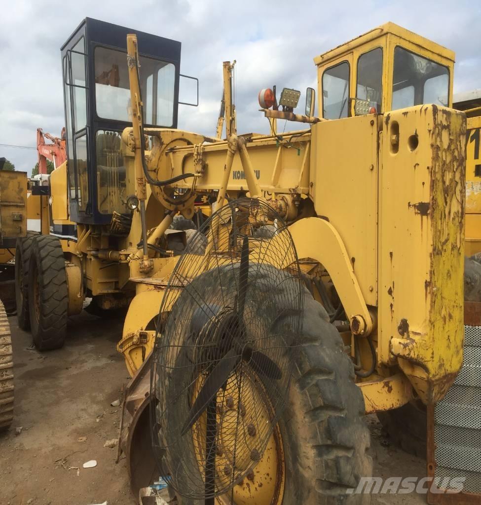 Komatsu GD 623 A معدات تمهيد الطرق