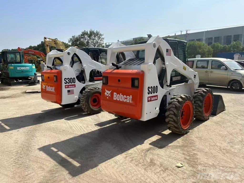 Bobcat S300 لوادر انزلاقية التوجيه