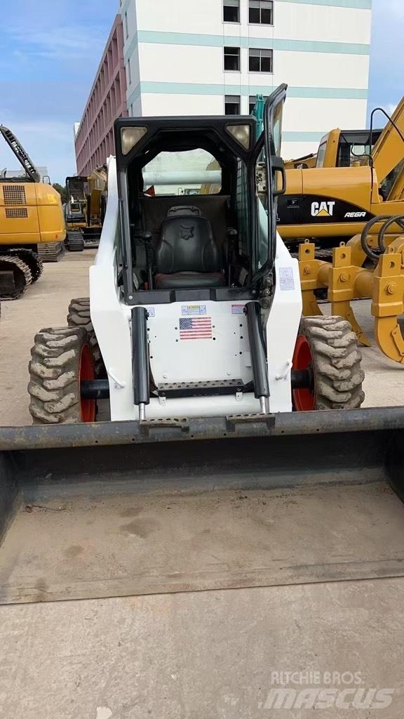 Bobcat S300 لوادر انزلاقية التوجيه