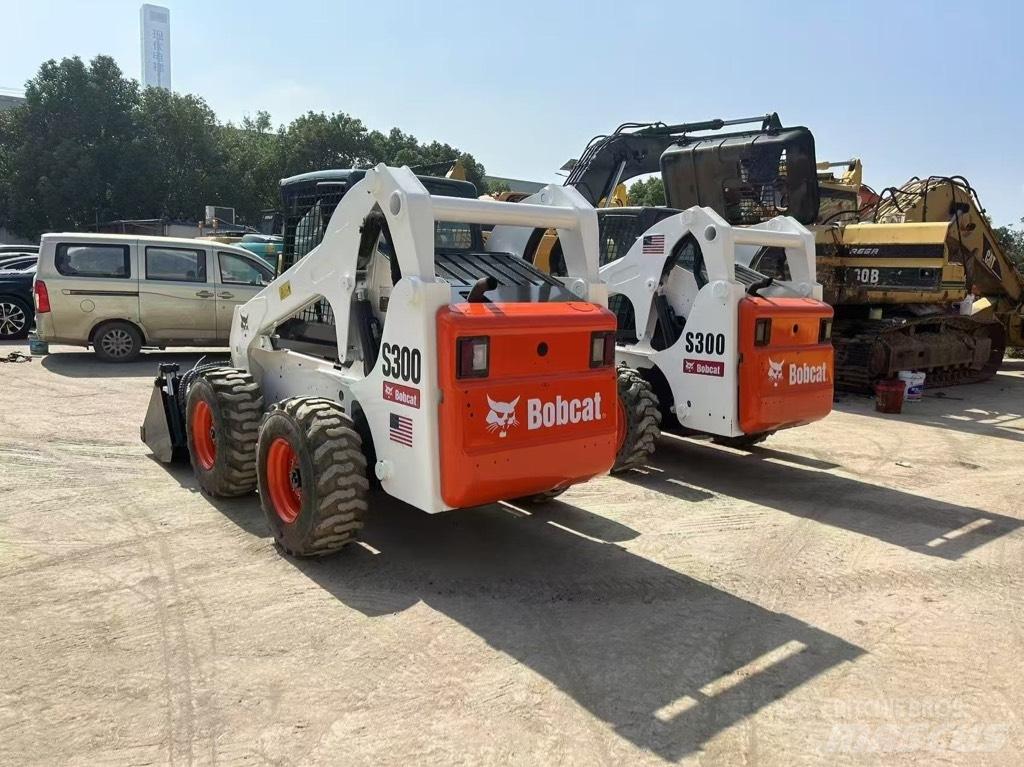 Bobcat S300 لوادر انزلاقية التوجيه