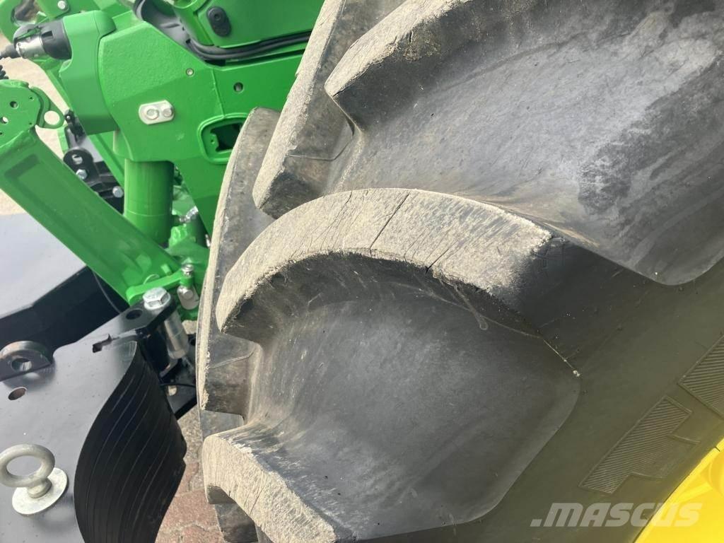 John Deere 6M250 الجرارات