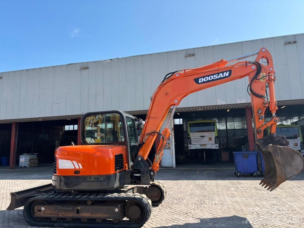 Doosan DX 80 R حفارات وسط 7 طن - 12 طن