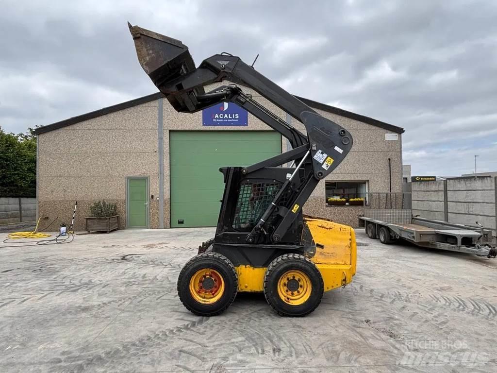 New Holland LS160 لوادر انزلاقية التوجيه