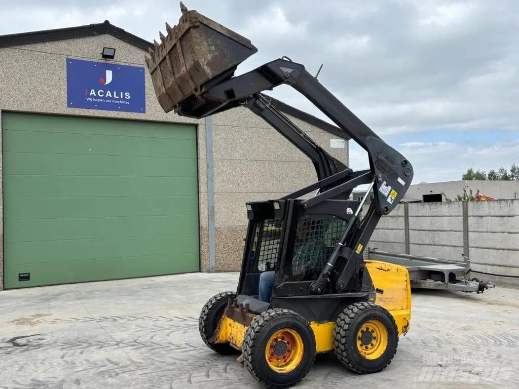 New Holland LS160 لوادر انزلاقية التوجيه