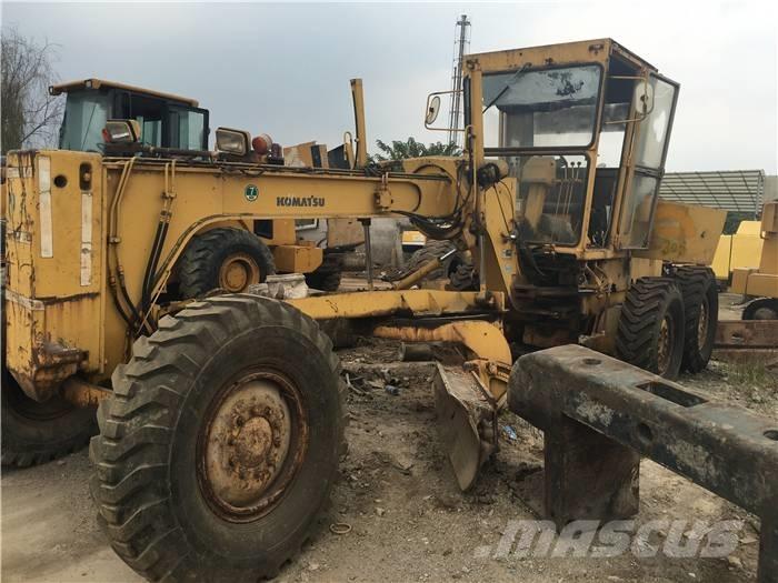 Komatsu GD 511 معدات تمهيد الطرق