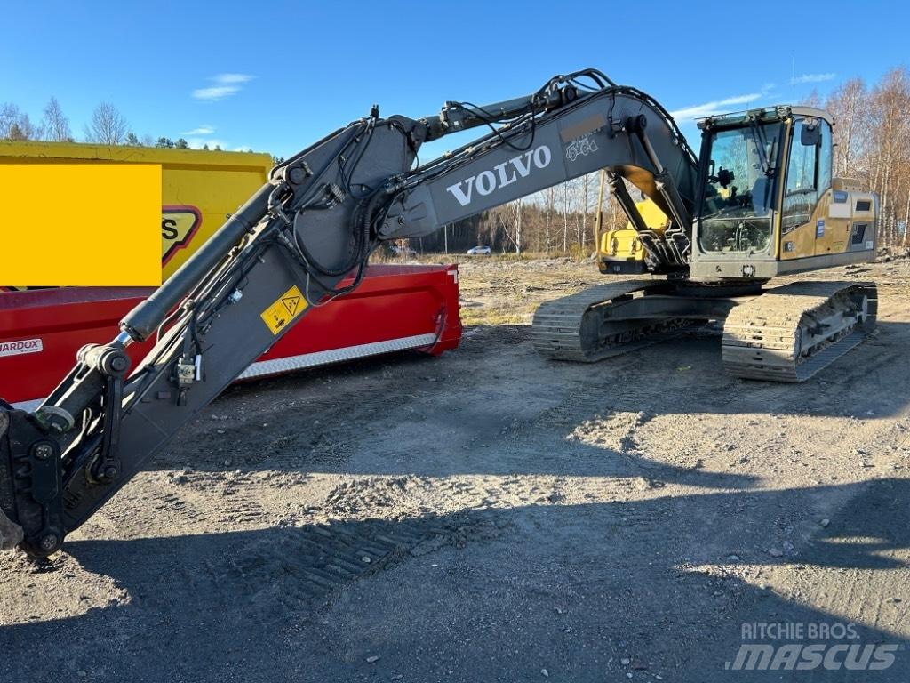 Volvo EC 220 DL حفارات زحافة