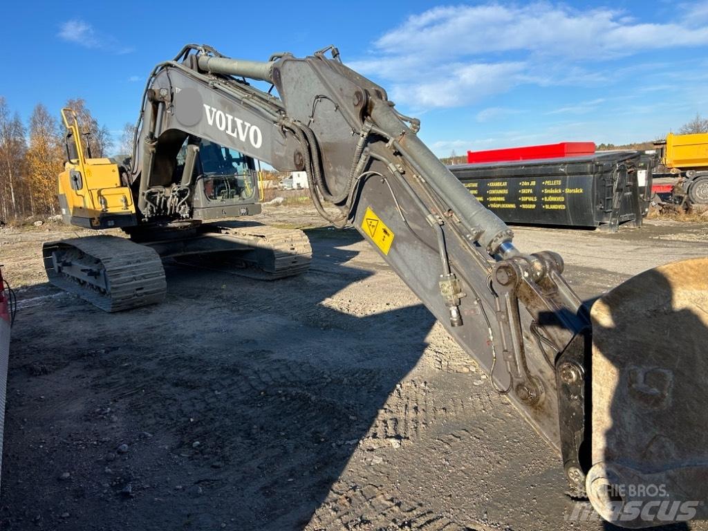 Volvo EC 220 DL حفارات زحافة