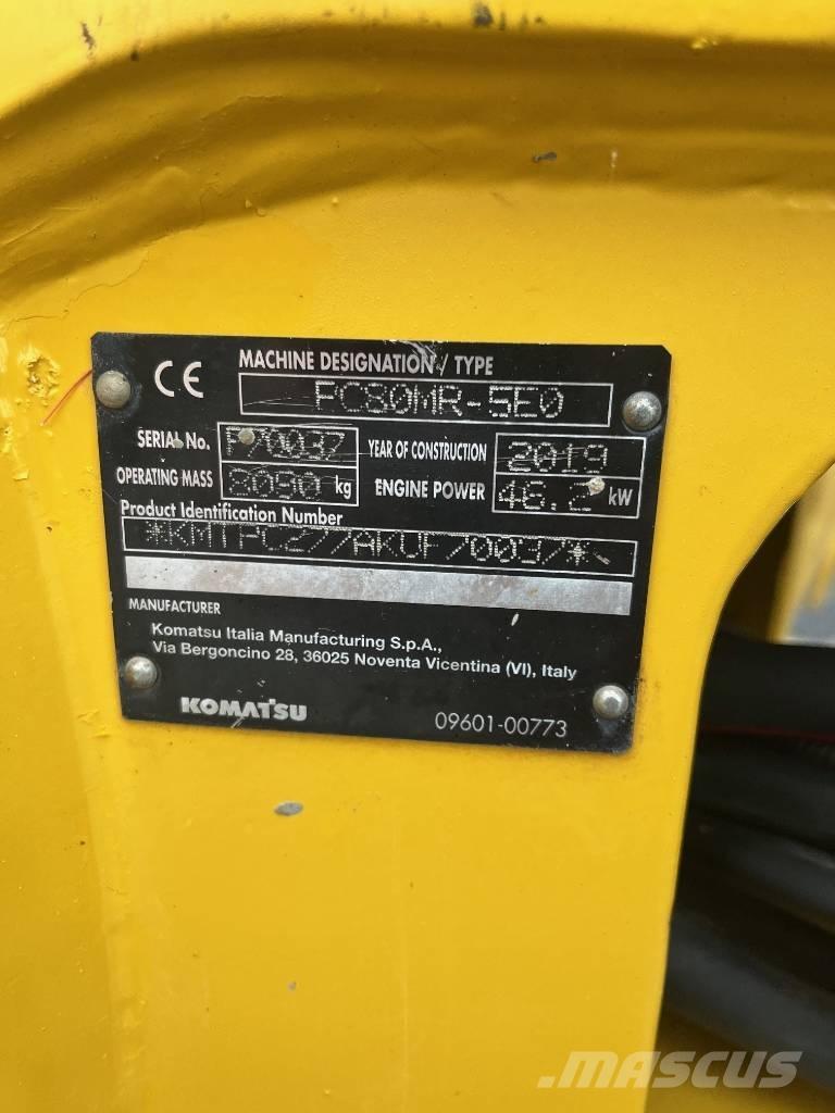 Komatsu PC80MR-5E0 حفارات وسط 7 طن - 12 طن