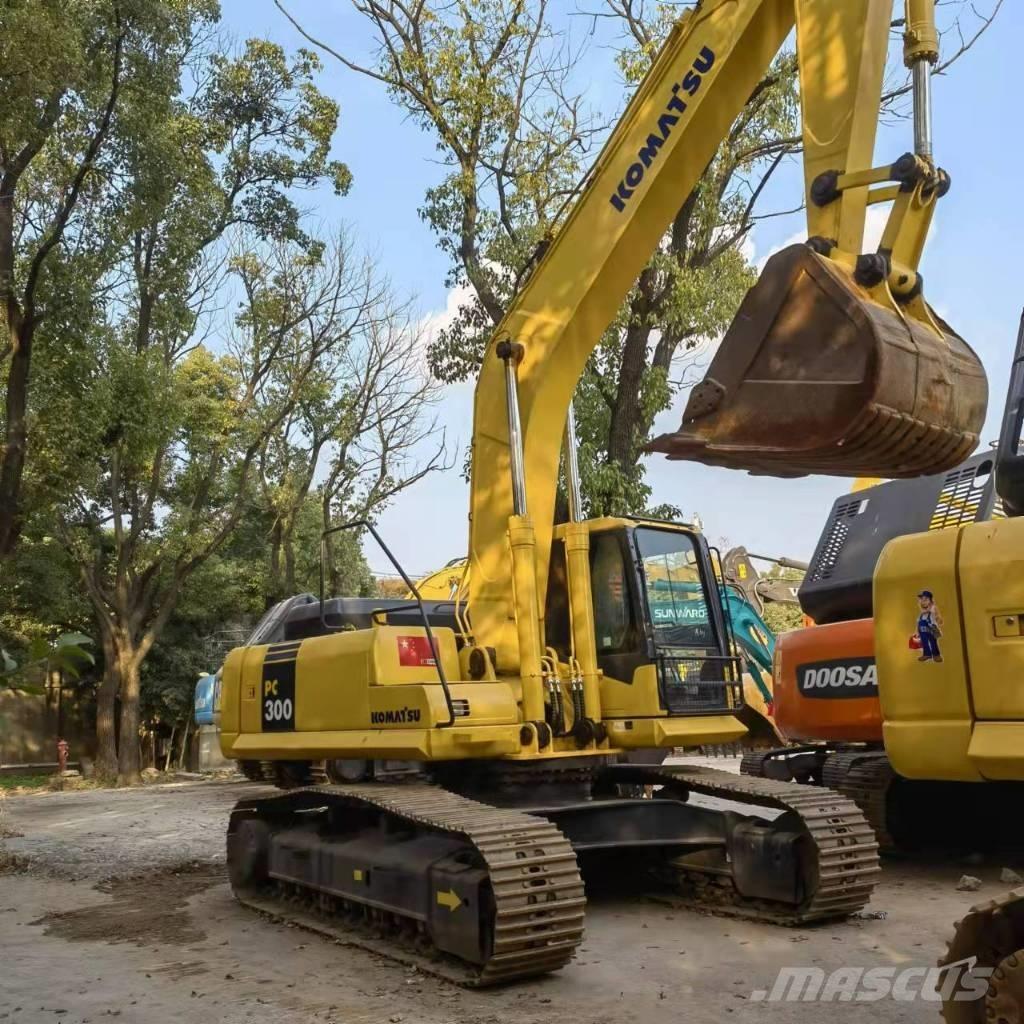 Komatsu PC 300 حفارات زحافة