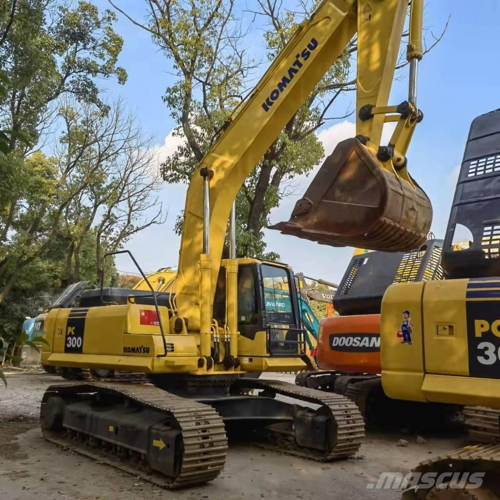 Komatsu PC 300 حفارات زحافة