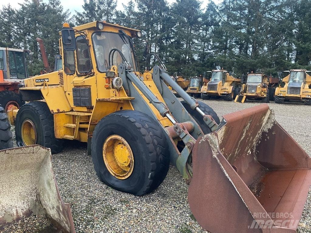 Volvo L90 لوادر بعجل