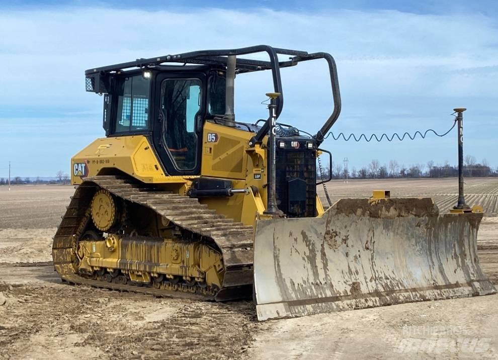 CAT D 5 LGP بلدوزرات مجنزرة