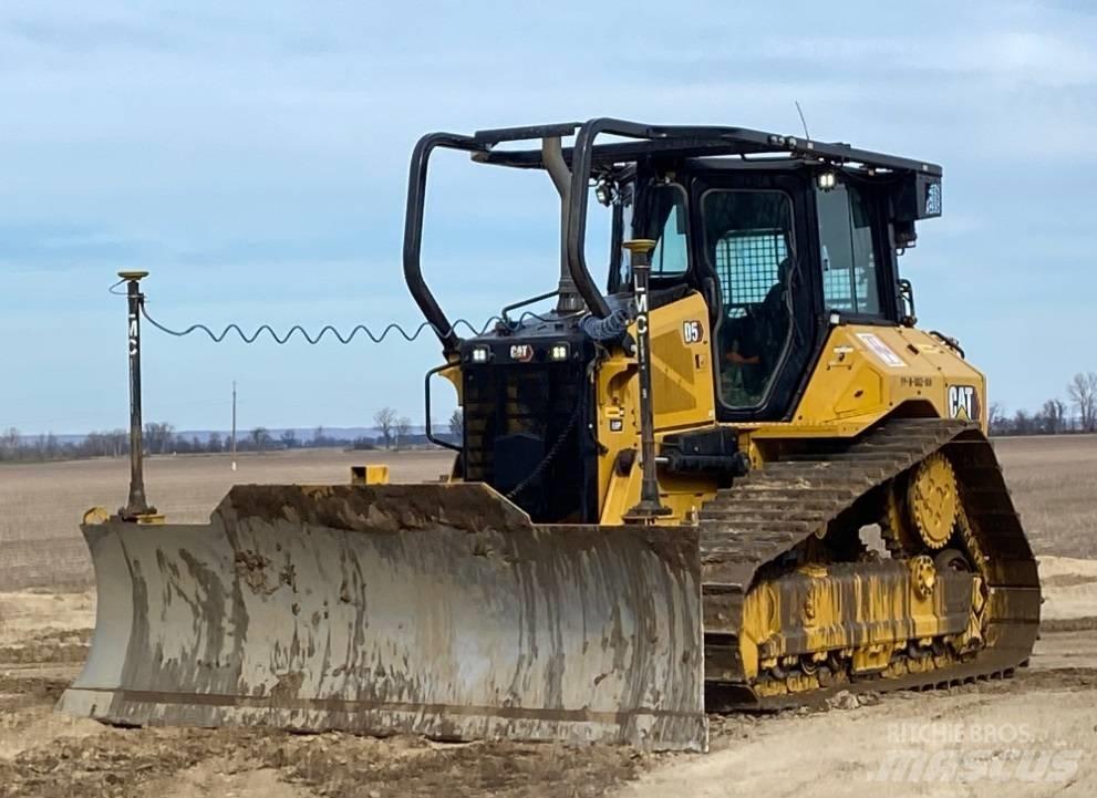 CAT D 5 LGP بلدوزرات مجنزرة