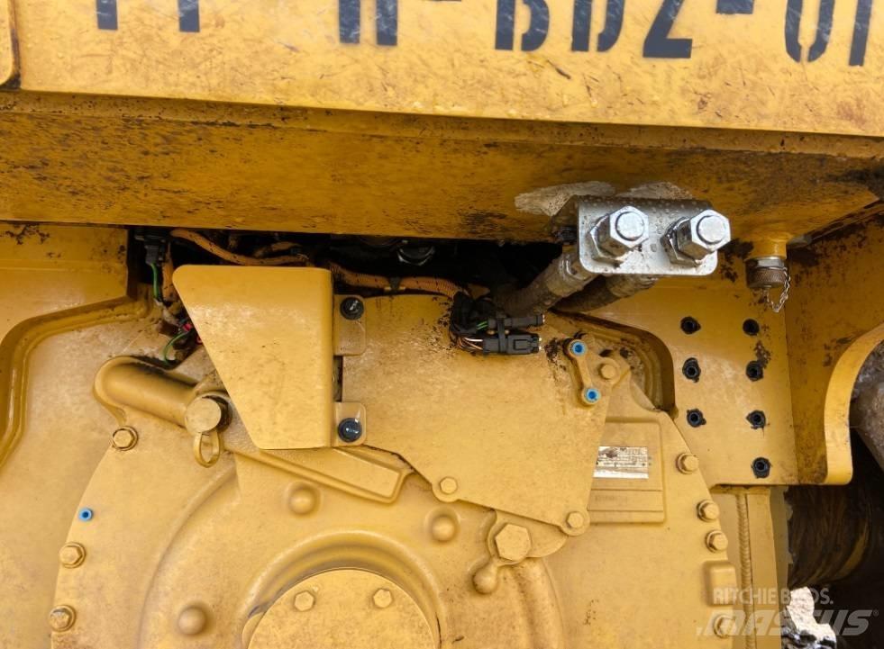 CAT D 5 LGP بلدوزرات مجنزرة