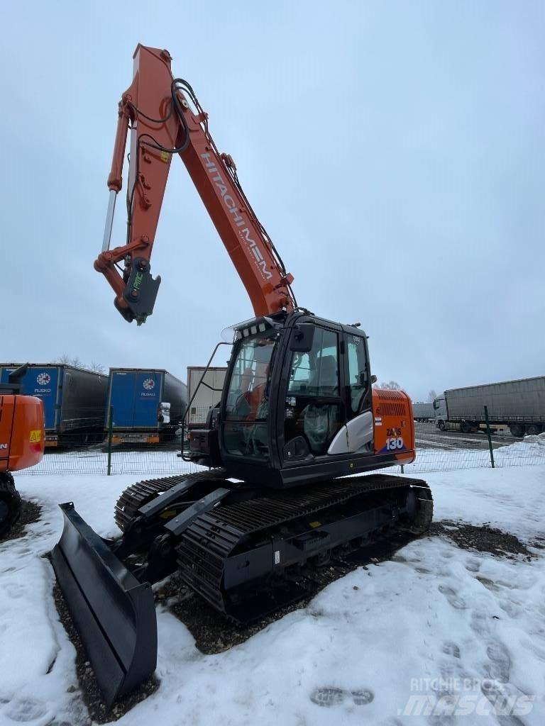 Hitachi ZX 130-6 حفارات زحافة