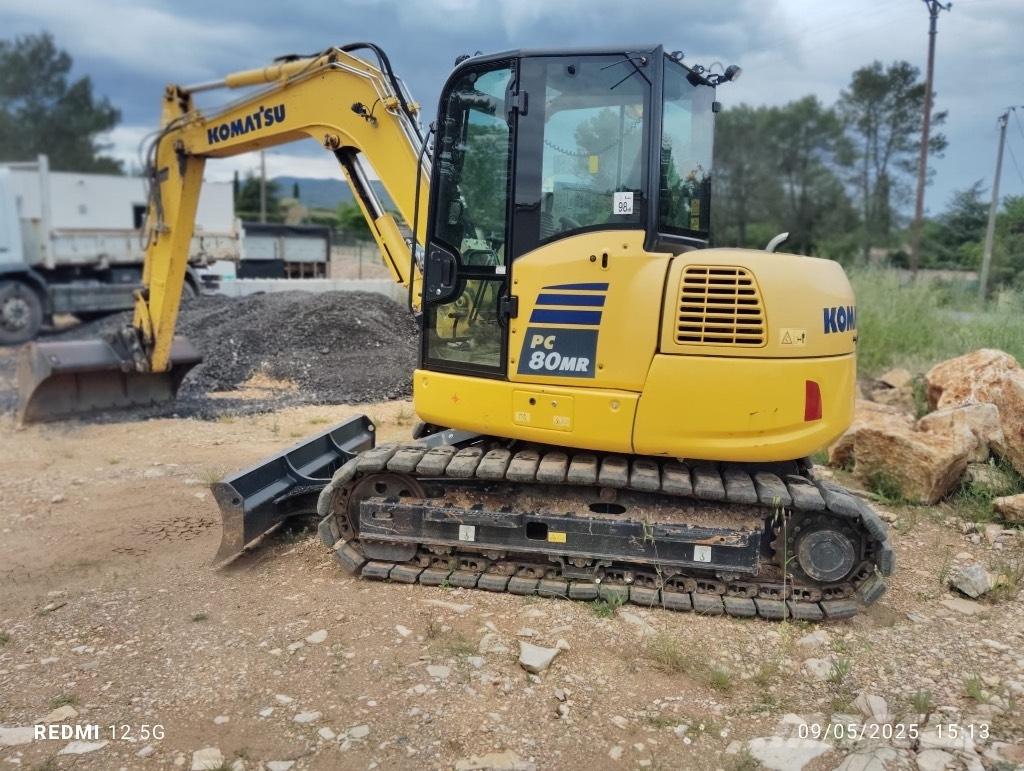 Komatsu PC 80 MR حفارات وسط 7 طن - 12 طن