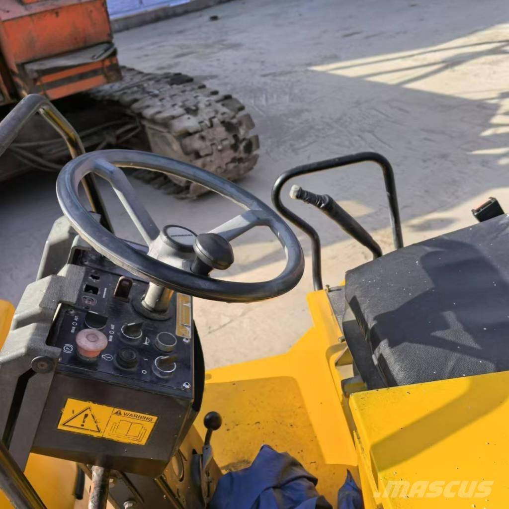 Dynapac CC142 مداحل ثنائية الاسطوانة