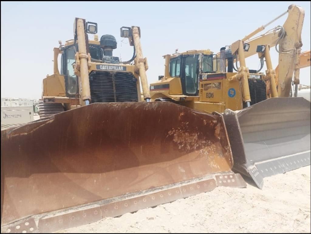 CAT D 8 R بلدوزرات مجنزرة