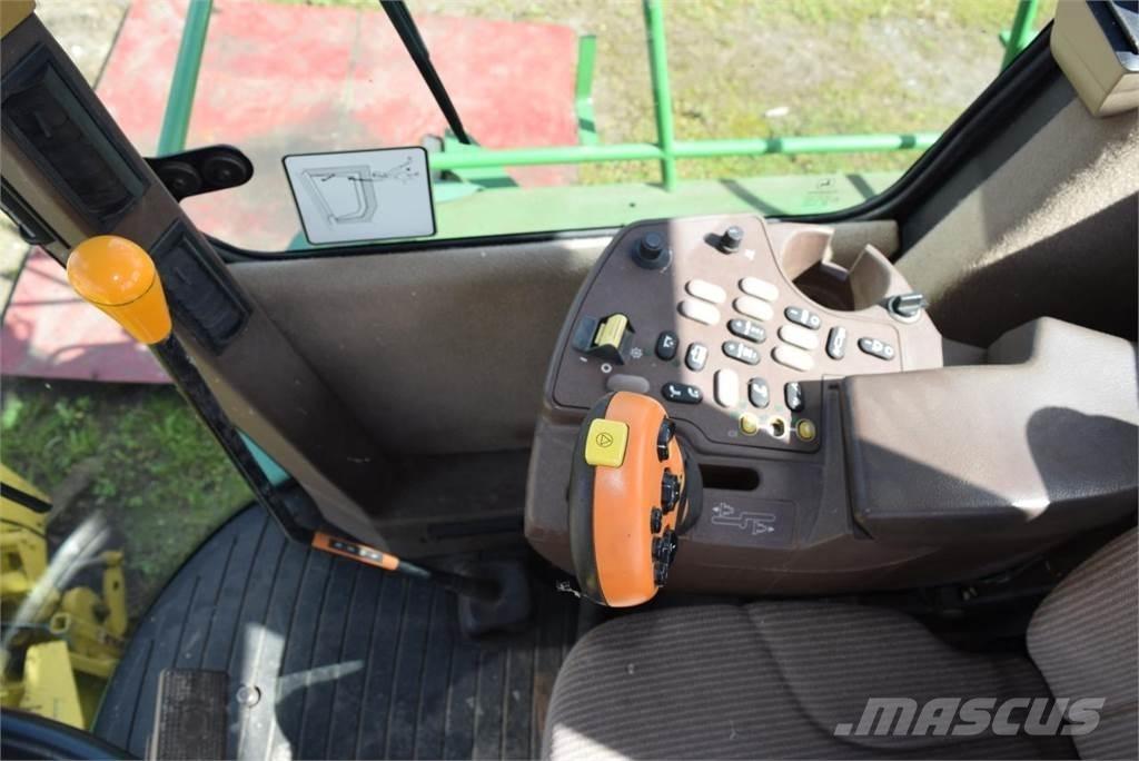 John Deere 7400 علافات ذاتية الدفع