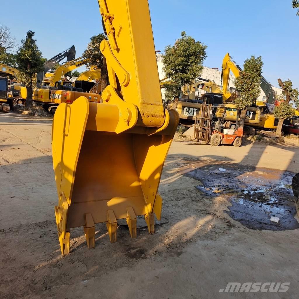 CAT 320 D2 حفارات زحافة