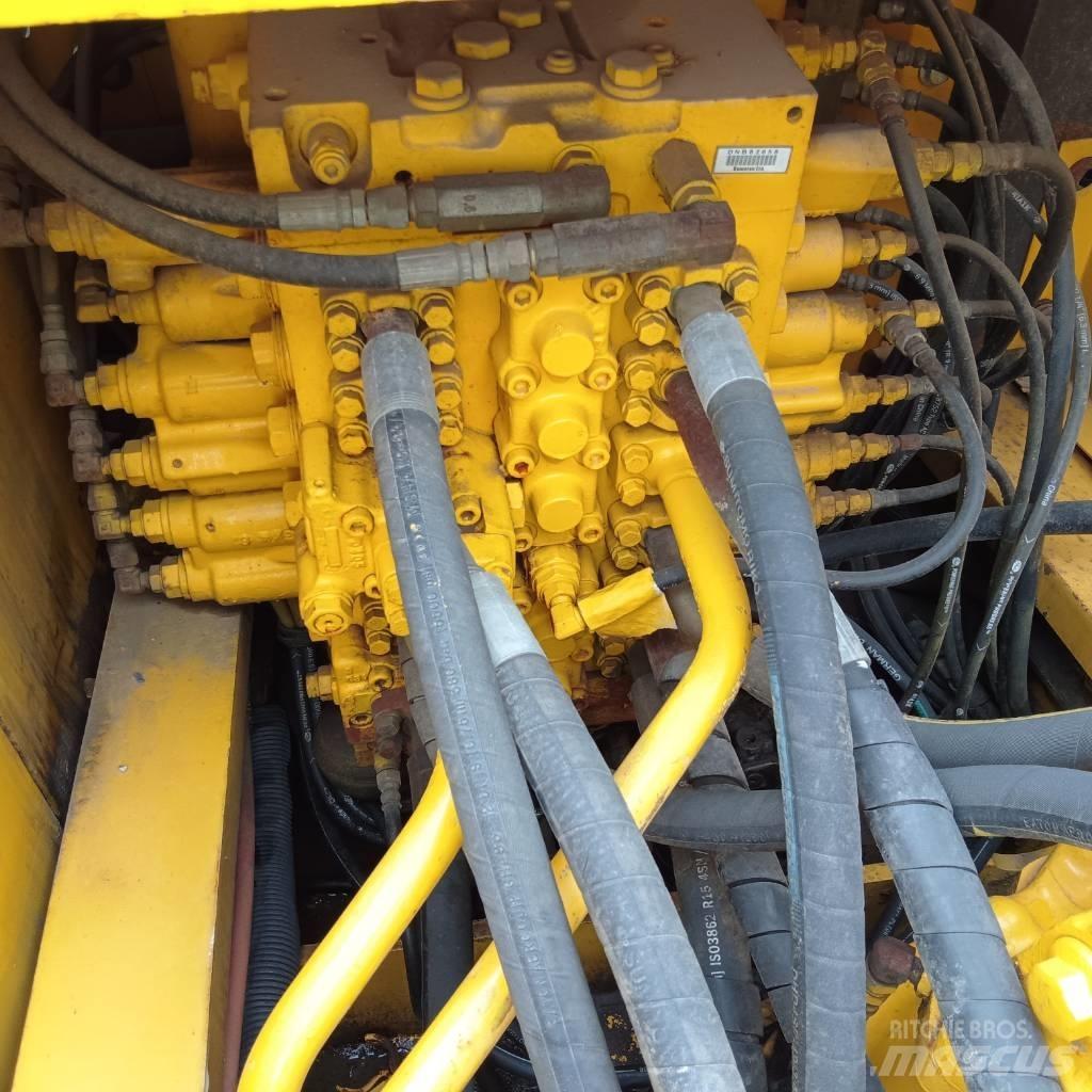 Komatsu PC 300-7 حفارات زحافة