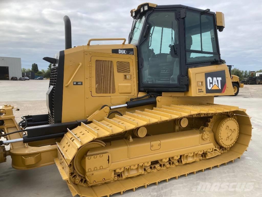CAT D 6 K 2 LGP بلدوزرات مجنزرة