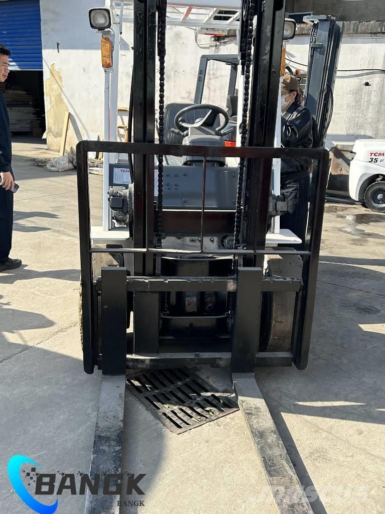 TCM FD30T3C شاحنات الديزل