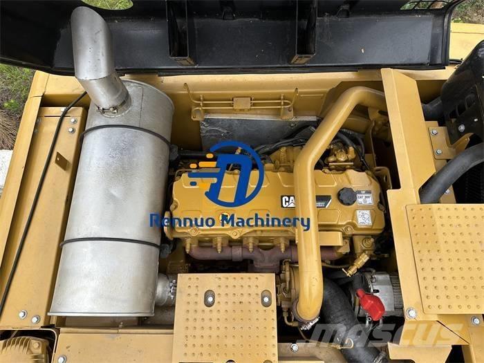 CAT 336 D2 حفارات زحافة