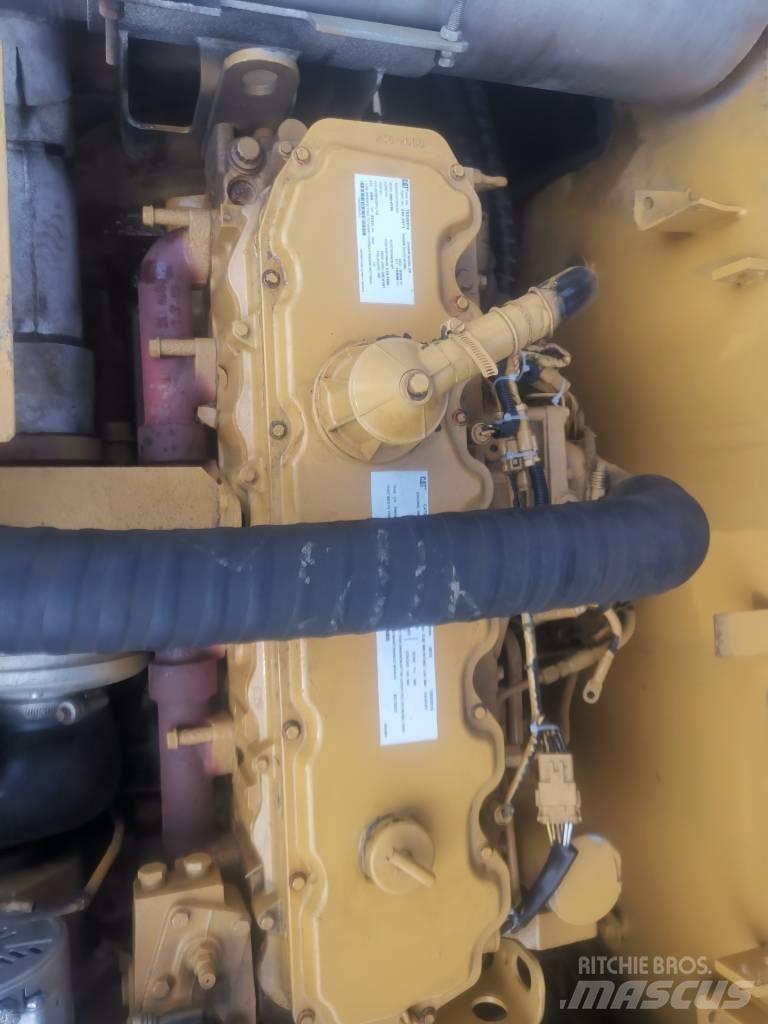 CAT 330 D حفارات زحافة