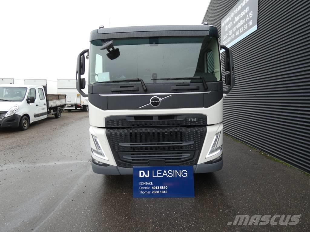 Volvo FM 330 شاحنات بمقصورة وهيكل
