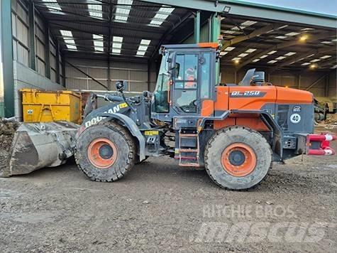 Doosan DL 250 - 7 لوادر بعجل