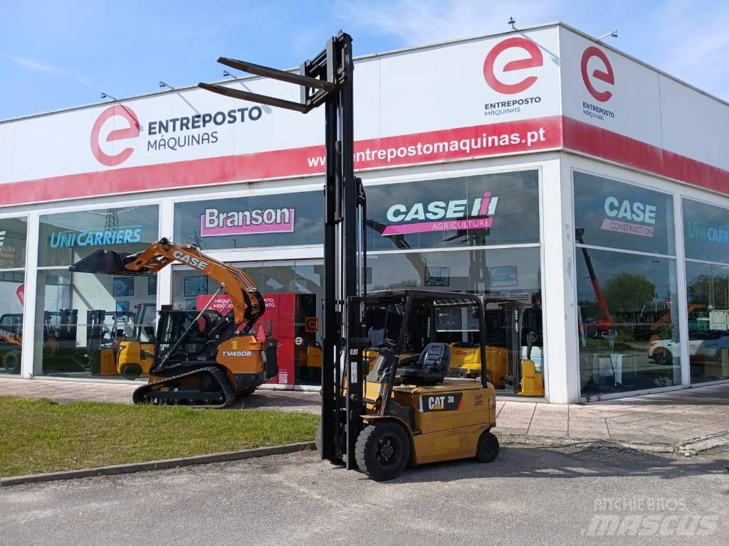 CAT EP 30 K PAC شاحنات ذات رافعات شوكية تعمل بالكهرباء