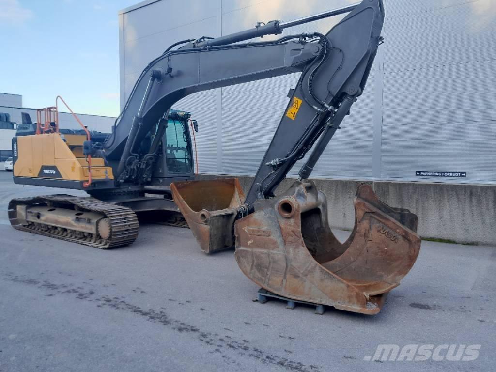 Volvo EC250EL حفارات زحافة