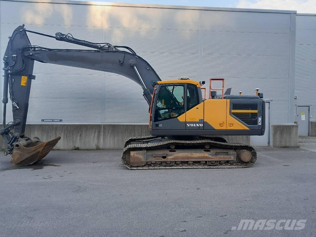 Volvo EC250EL حفارات زحافة