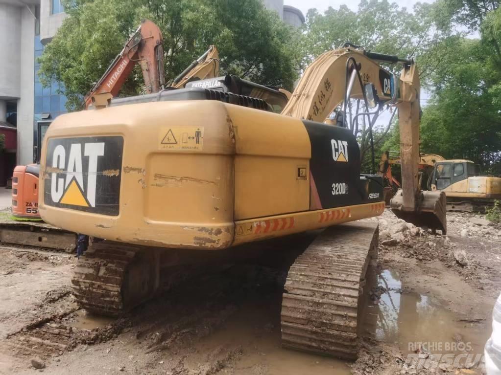 CAT 320 D L حفارات زحافة
