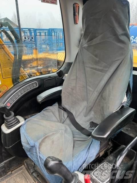 JCB JS 175 W حفارات بعجل