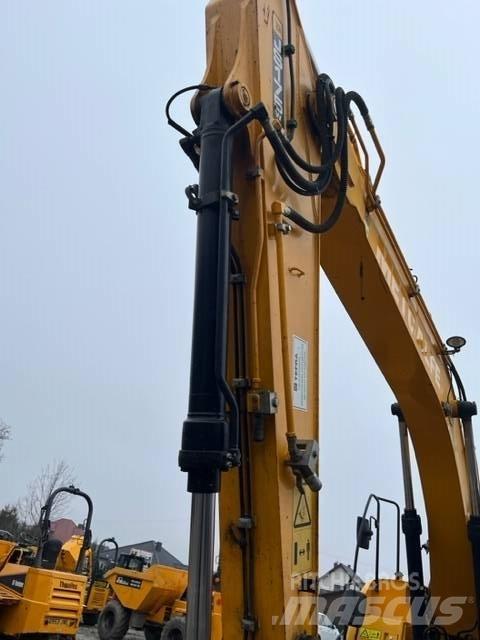JCB JS 175 W حفارات بعجل